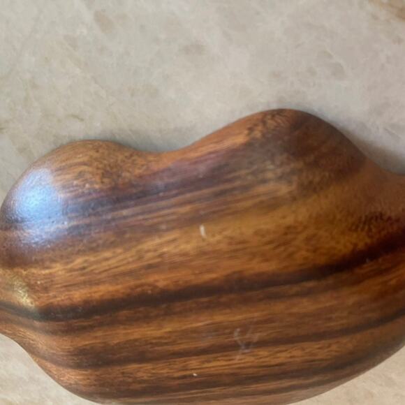 Vintage Monkeypod wood leaf shaped bowl - Picture 5 of 8